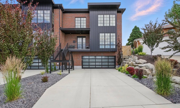 Salt Lake City Casa | Luxury townhome, minutes from ski resorts, the university and downtown.