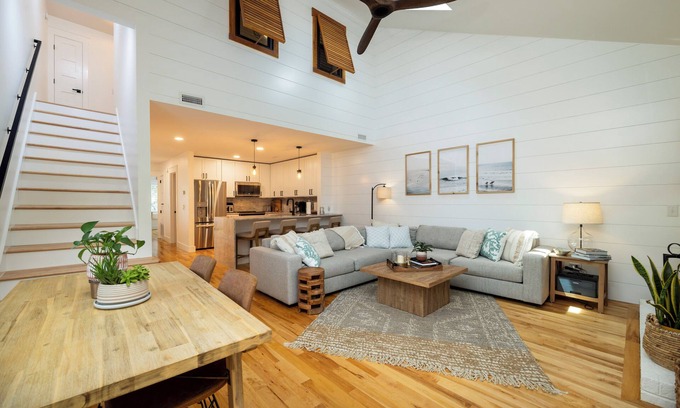 Wilmington Casa | Luxury Townhouse near shopping & 2 miles to Beach! Pool, Pickleball, & Tennis