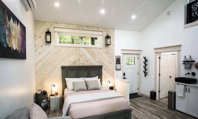 Saluda Cabina | Luxury Treehouse 20 miles from asheville.