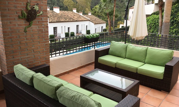 Benahavis Apartamento | Apartamento de lujo con dos camas en el pueblo de Benahavis