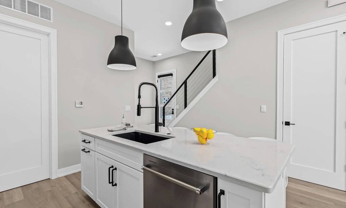 Rochester Condominio | Luxury Two Story Condo Loft Style Downtown Rochester Hills