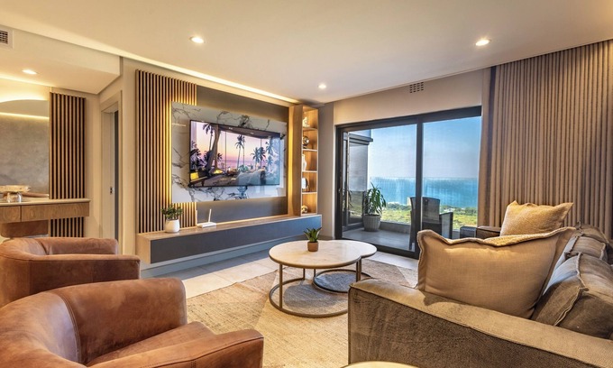 Umhlanga Ridge Apartamento | Luxury Umhlanga Escape | Sea Views, Balcony, Pool