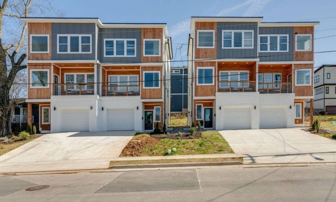Katie Hill Neighborhood Casa | Luxury unit very close to Broadway 4