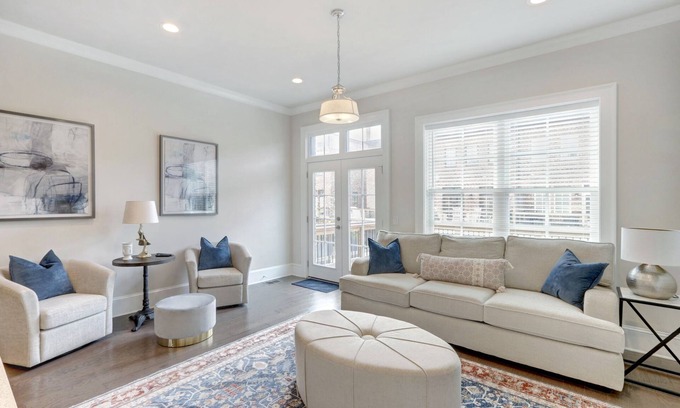Hitch Village - Fred Wessels Homes Casa | Luxury Upper East River Home