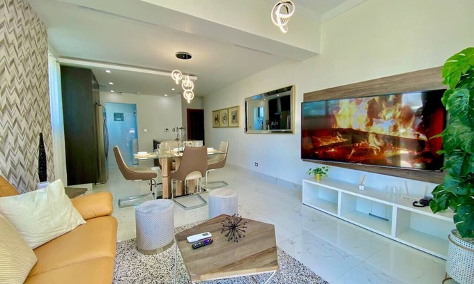 Downtown Santo Domingo Condominio | Luxury Upscale, City Center Condo, Full AC, Fast Wi-Fi, Pool, King Bed, Near All