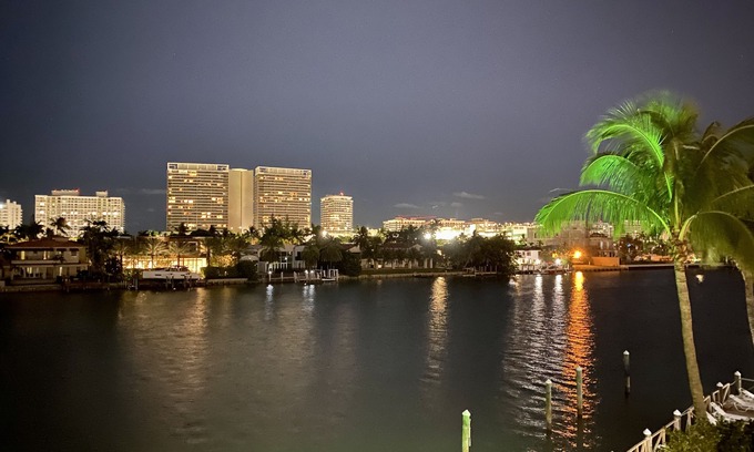Seybold Condominio | Luxury Vacation Rental Waterfront Condo Bal Harbour Miami Beach