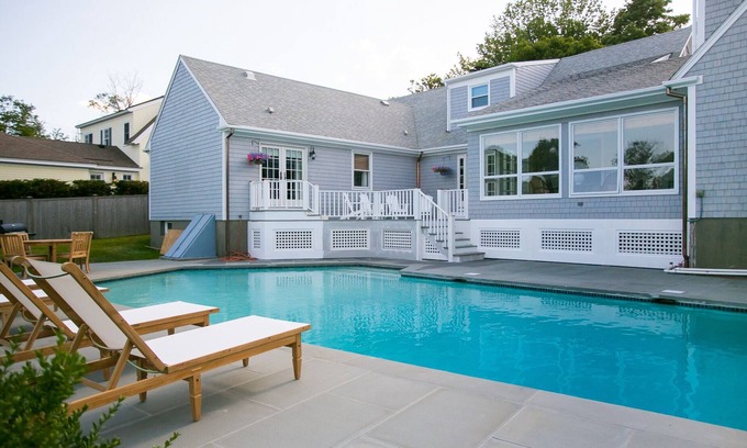 Fifth Ward Casa | Casa de vacaciones de lujo ~ Piscina ~ 5 minutos a pie hasta el New York Yacht Club o Ft Adams
