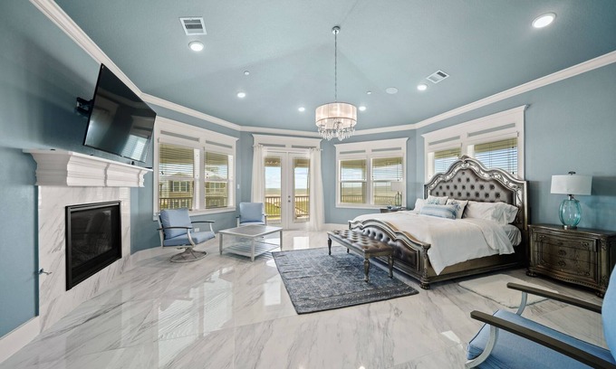 Galveston Casa | Luxury vacation home 40 feet to the beach!!