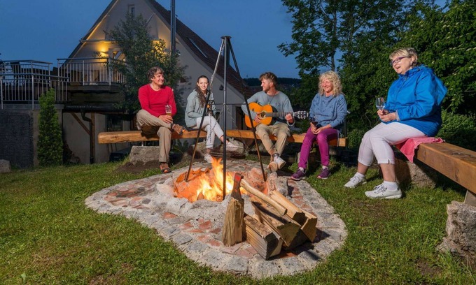 Schonach im Schwarzwald Apartamento | Luxury vacation house with Wellness- and Fitness Area of 90 m2, large garden, BBQ, pond