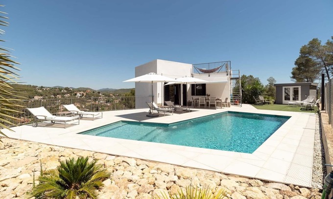 Olivella Villa | Villa de lujo en las colinas cerca de Sitges/Olivella con vistas impresionantes