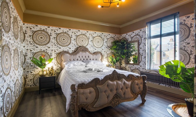 Leyton Apartamento | Luxury Versace 1 Bed, Hot Tub, Pool Table, Sky Tv