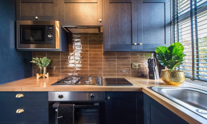 Leyton Apartamento | Luxury Versace 1 Bed, Hot Tub, Pool Table, Sky Tv
