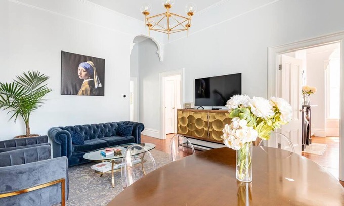 Prescott Casa | Luxury Victorian House 10 mins to SF, Rose Garden & 3 Private Parking