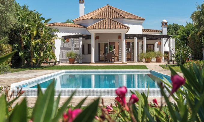 Benalup-Casas Vieja Casa | "Luxury Villa Malva" con piscina, Wi-Fi, terraza y jardín