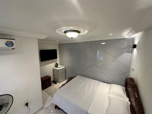 Limbe Casa | Luxury Villa AC Ensuite Room 7