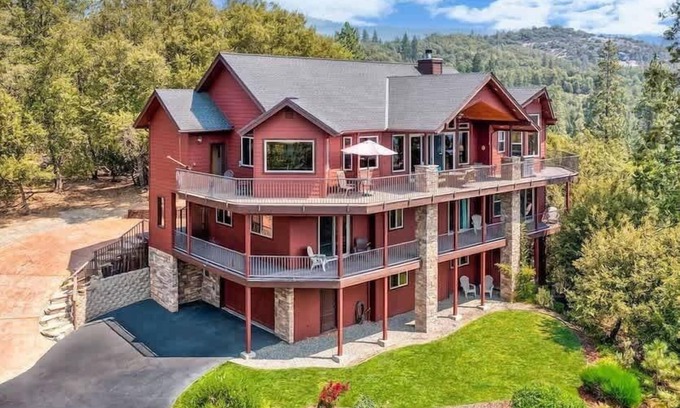 Bass Lake Casa | Luxury Villa at Bass Lake near Yosemite