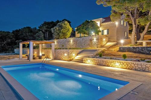 Pucisca Villa | Luxury Villa Castello di Pietra with private pool