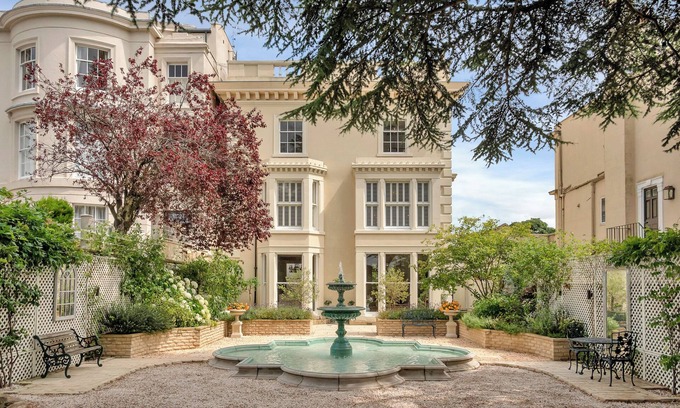 Nottingham City Centre Casa | Luxury Villa - City Centre - Sleeps 13 - Parking