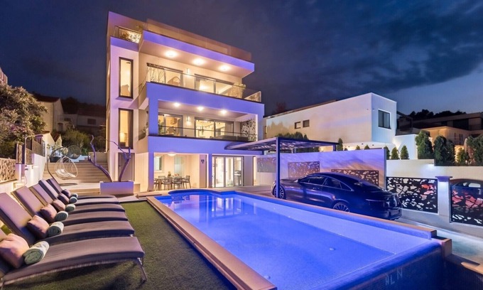 Okrug Villa | Villa de lujo Destiny Ciovo 1 junto al mar con piscina climatizada en la playa