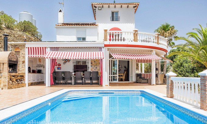 Torrox Villa | Villa de lujo ideal para familias, familiares y grupos máximo 14 personas.