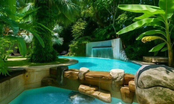 Tamarindo Villa | Luxury Villa in the Heart of Tamarindo — Walk to the Beach & Night Market