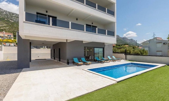 Kastel Sucurac Villa | Luxury Villa La nonna Ana - entertainment,fitness,pool,sea view