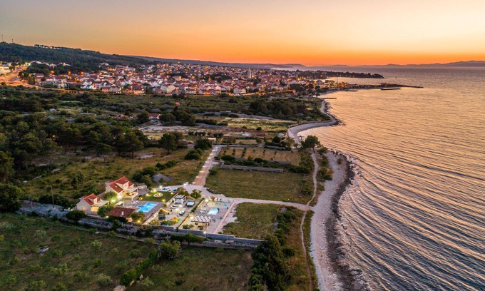 Supetar Casa | Villa de lujo MIS junto al mar con Piscina climatizada y jacuzzi + 6 bicicletas (6 + 4).