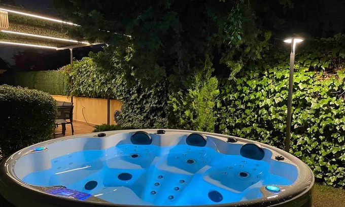 Mirasierra Casa | MODERNA CASA DE LUJO CON JACUZZI EN EL JARDIN