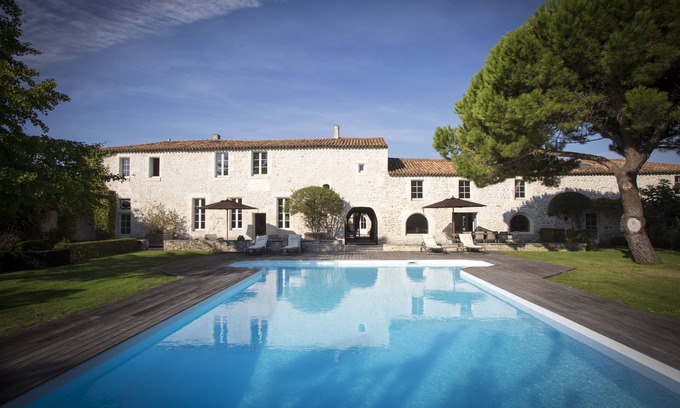 Angoulins Casa | Hermosa y lujosa residencia con piscina en el corazón del pueblo cerca de las playas.