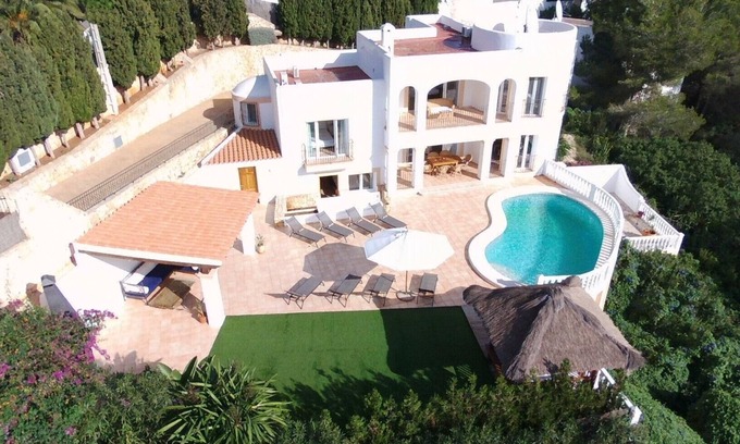 Santa Eulalia del Rio Villa | Villa de lujo, ubicación tranquila, en la playa, en el sitio, alquiler de barcos
