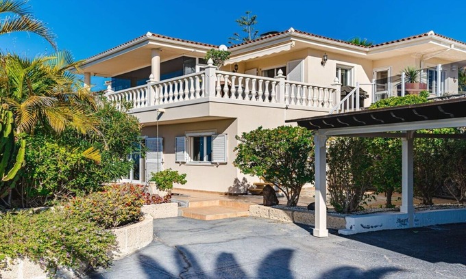 Armenime Villa | Villa de lujo Sol y Mar