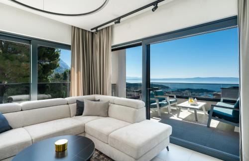 Zelenka Villa | Luxury Villa Tea with Heated Pool