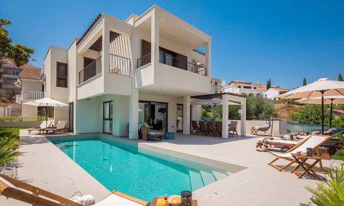 Businci Villa | Luxury Villa The North Star with Pool