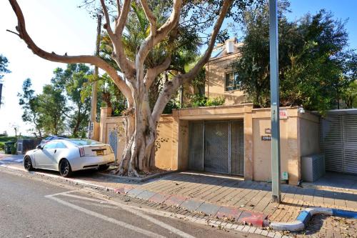 Herzliya Pituach Villa | Luxury villa with a heated pool, Jakuzi and a sea view 70m from the beach