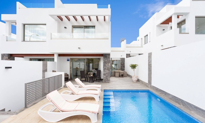 Los Cristianos Villa | Villa de Lujo con Aire Acondicionado y Piscina climatizada en los Cristianos