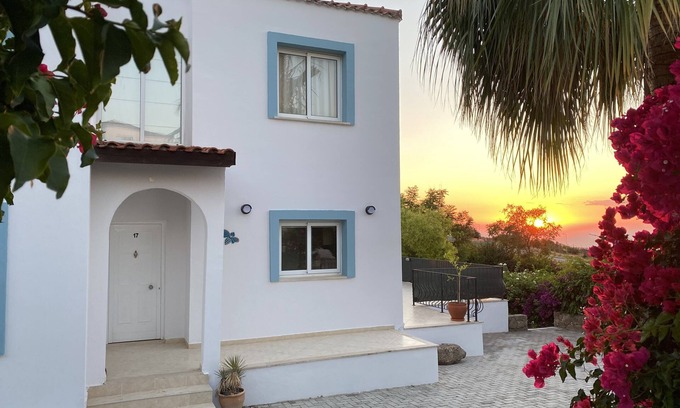 Arapkoy Villa | Villa de lujo con vistas al mar ya la montaña. Gran piscina privada y WIFI