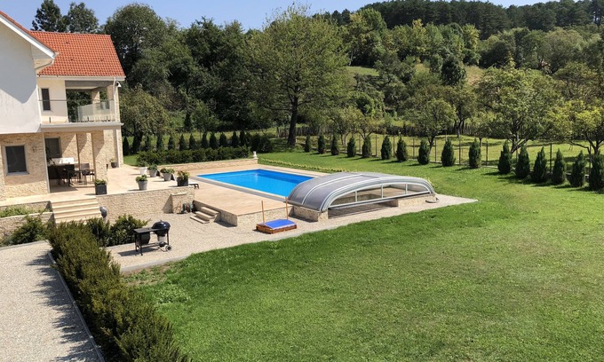 Vulcan Villa | Villa de lujo con piscina climatizada en un entorno natural impresionante.