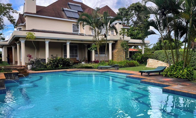 Runda Villa | Luxury Villa with Private Pool and In-Room Jacuzzis – Perfect Getaway