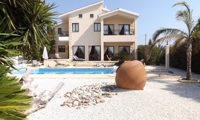 Kouklia Villa | Villa de lujo con piscina privada climatizada y vistas al mar en el valle secreto Wi-fi gratuito