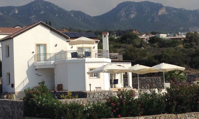 Esentepe Villa | Villa de lujo con piscina infinita privada. Vistas al mar y montaña. Wi-Fi gratis