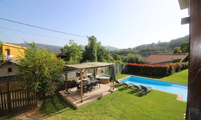 Bouro Villa | Villa de lujo con piscina y jacuzzi privado