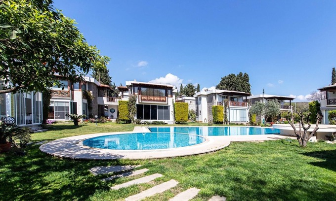Yalı Apartamento | Luxury Villa With Shared Pool in Bodrum Ortakent