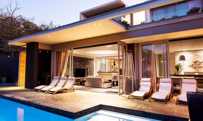 Camps Bay Villa | Villa de lujo con tranquilidad Bay y montaña y expansivas terrazas y piscina