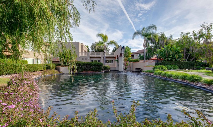 Solana Beach Condominio | Luxury Villas of Solana Beach W A/C 2 minutes to BEACH, w/racquetball, pool& spa