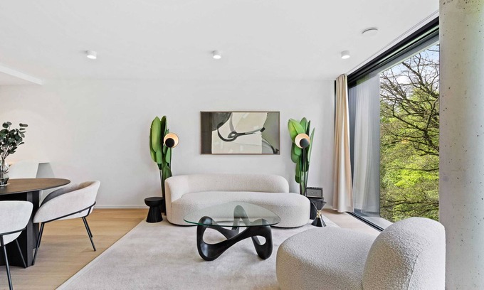 Ville Haute Apartamento | Luxury Ville Haute Haven Queen Bed & City Views