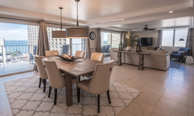 Waikiki Condominio | ¡NUEVO! Ático de lujo Waikiki de 2 dormitorios con vistas al océano, aparcamiento gratuito y conexión WiFi