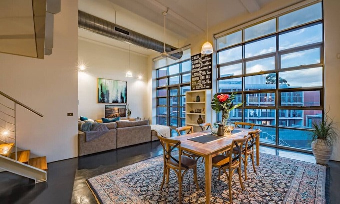 Abbotsford Apartamento | Luxury warehouse apartment close to CBD