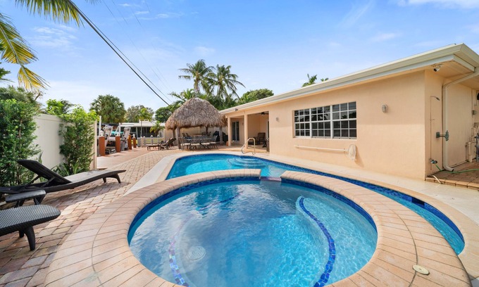 Pompano Isles Casa | Luxury Water Front, Heated Pool & Jacuzzi, 5br