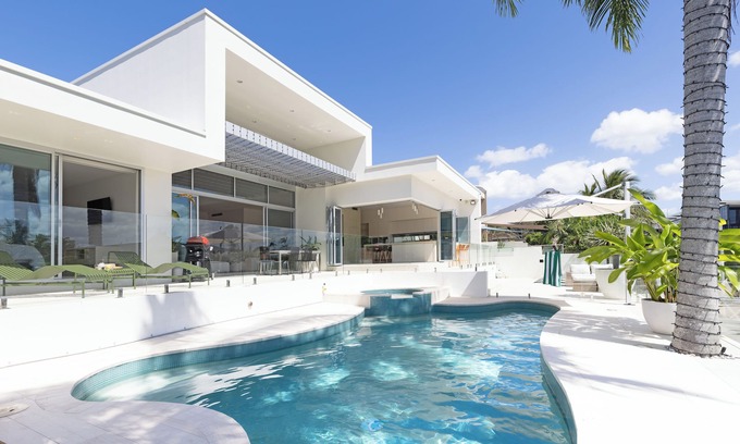 Surfers Paradise Casa | Luxury Waterfront Capri Home + Heated Magnesium Pool & Spa