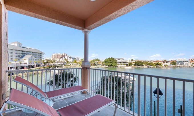 Clearwater Beach Condominio | Frente al lujo- Decoración tropical -3 hab / 2bth-1824 pies cuadrados con TV LCD.